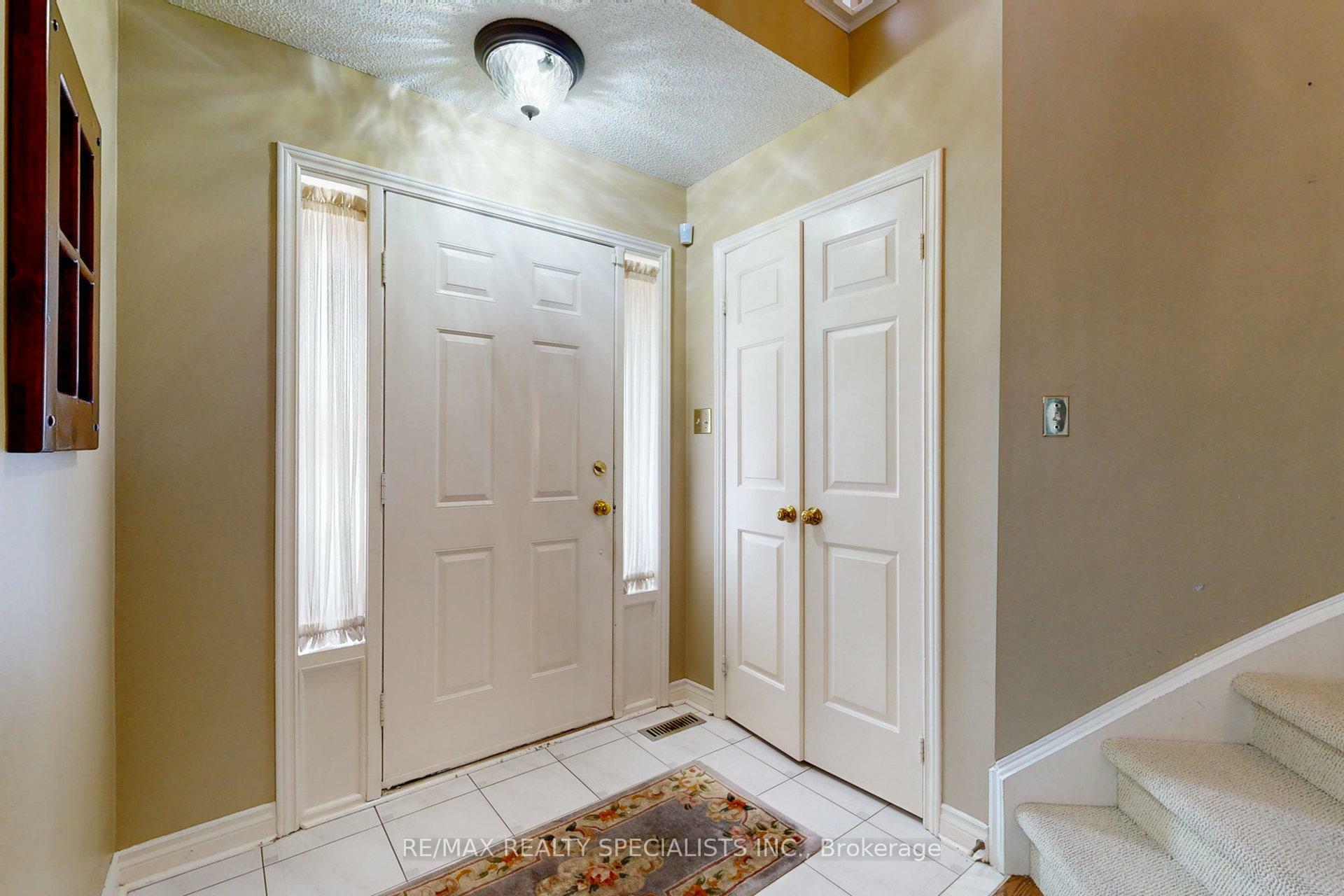 Property Photo: 5270 Giacco Court ON L5M 3T1