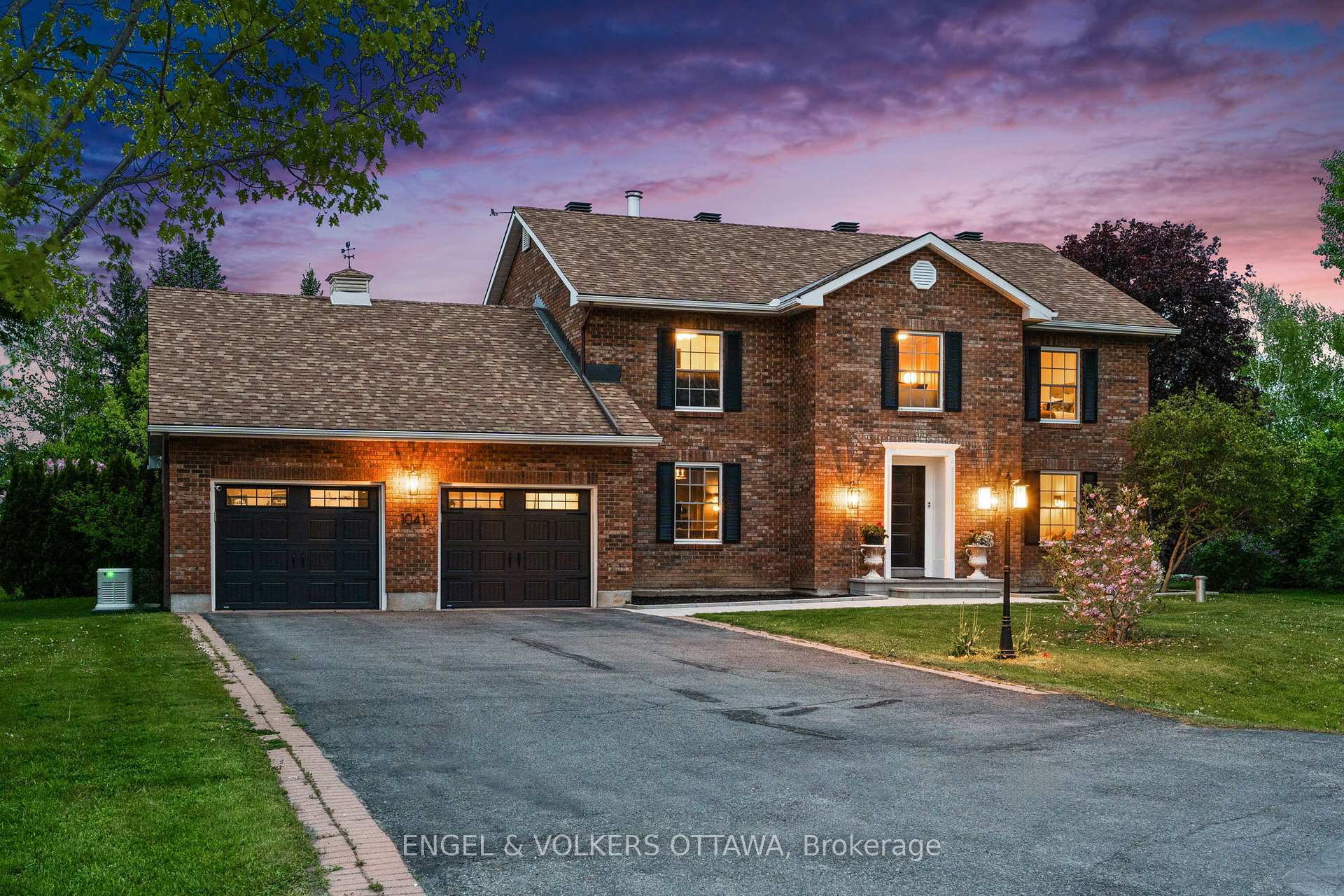 Property Photo: 1041 Brandywine Court ON K4M 1J2