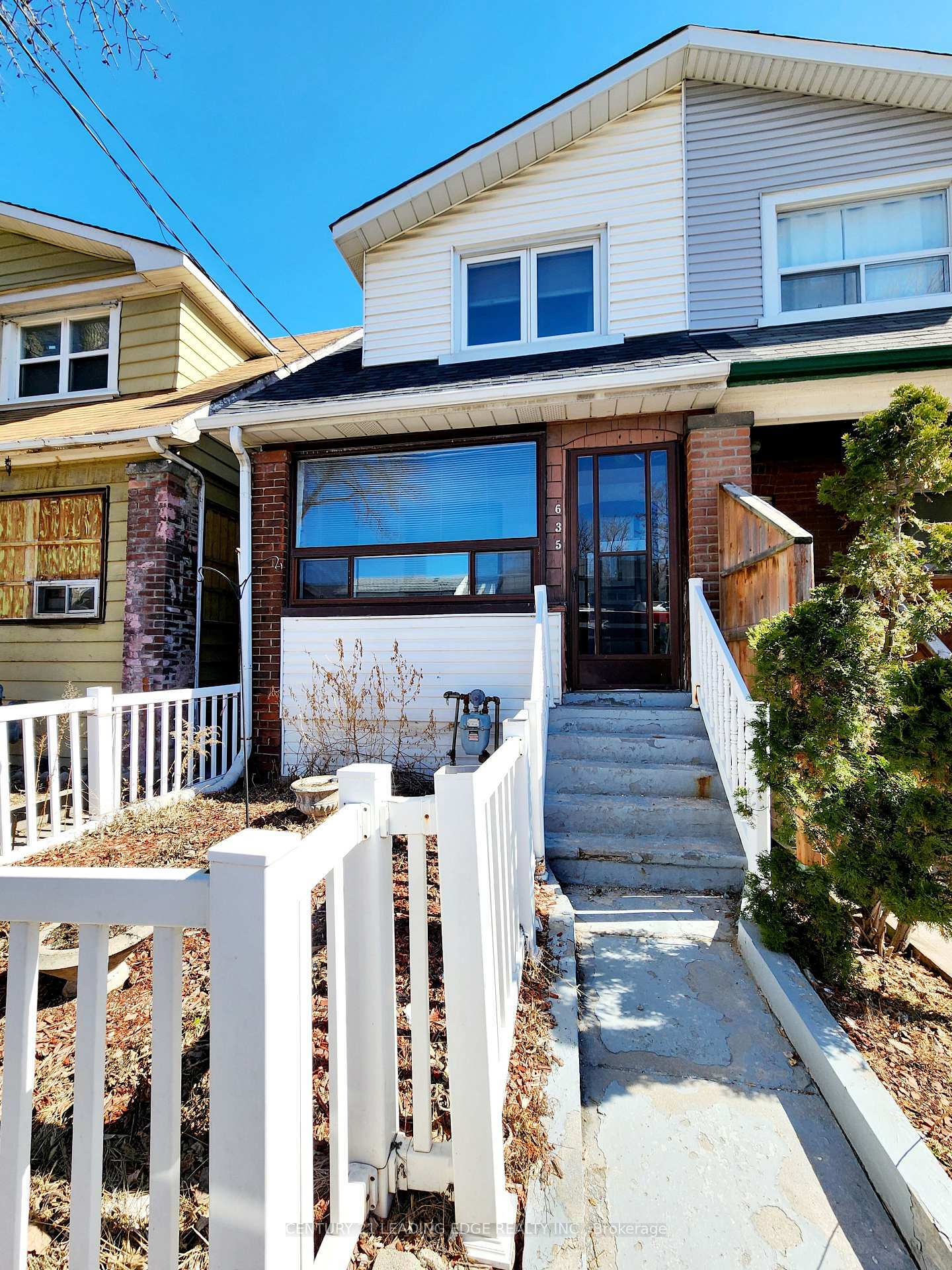 635 Coxwell Avenue  Toronto ON M4C 3B8 photo