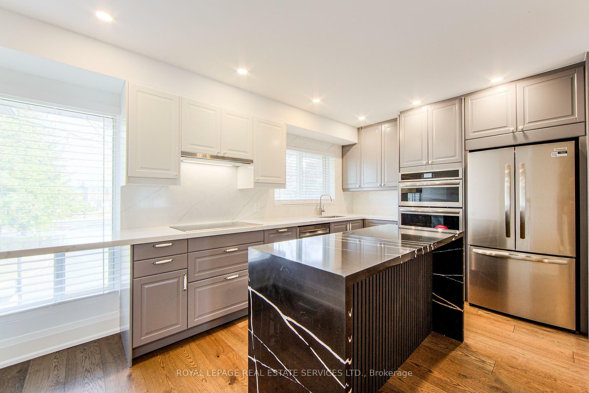 Property Photo: 27 Poplar Crescent ON L4G 3M4
