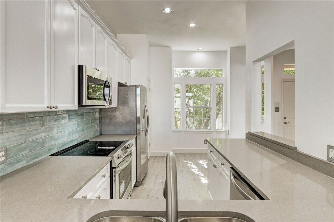 Property Photo: 2918 Ranch Road 620 N O-285 TX 78734