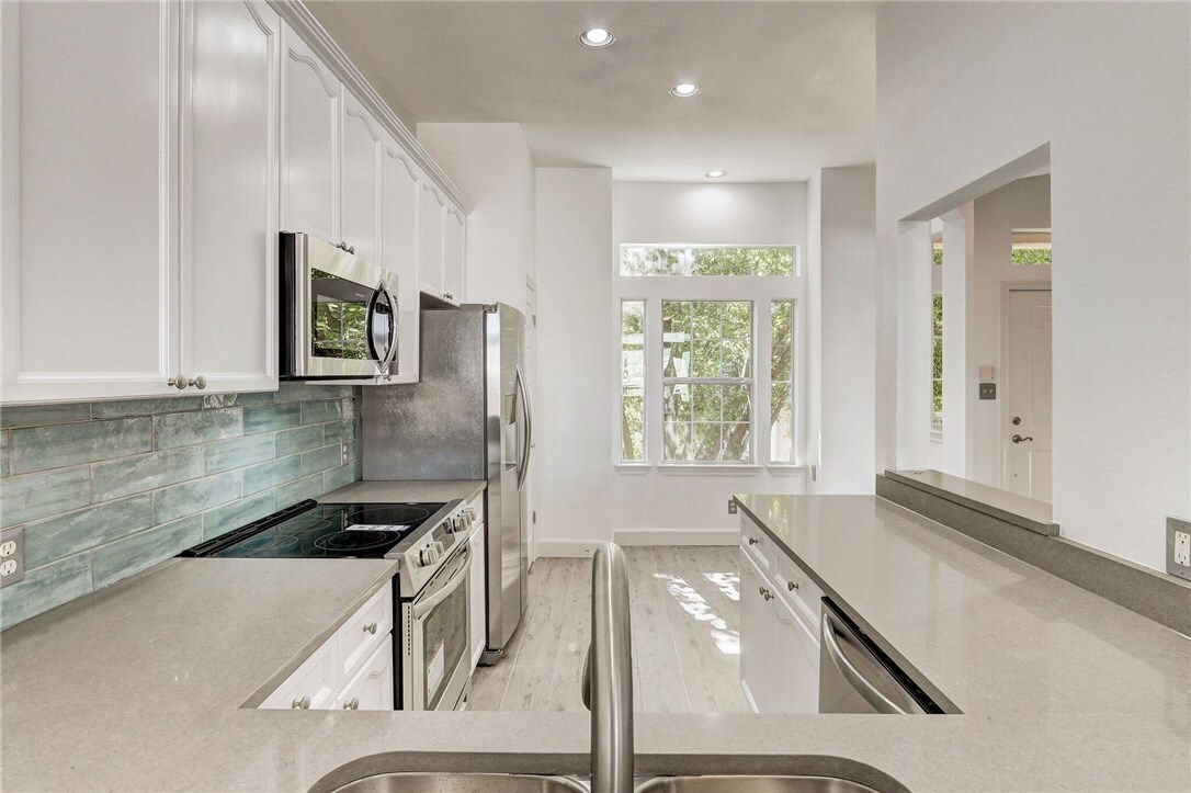 Property Photo: 2918 Ranch Road 620 N O-285 TX 78734