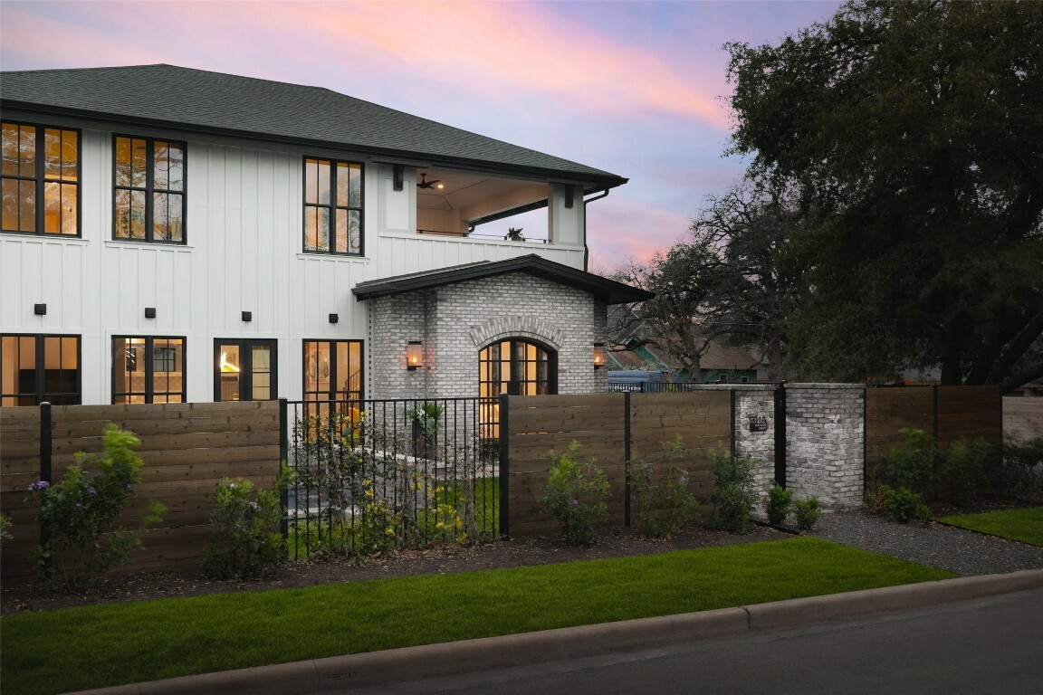 Property Photo: 901 Wayside Drive TX 78703