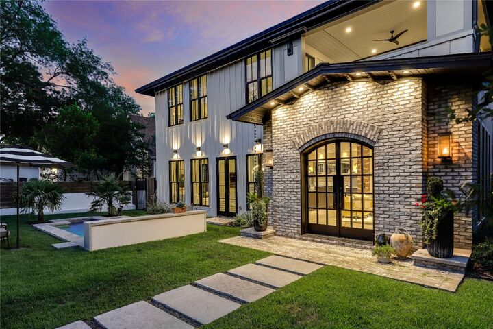 Property Photo: 901 Wayside Drive TX 78703