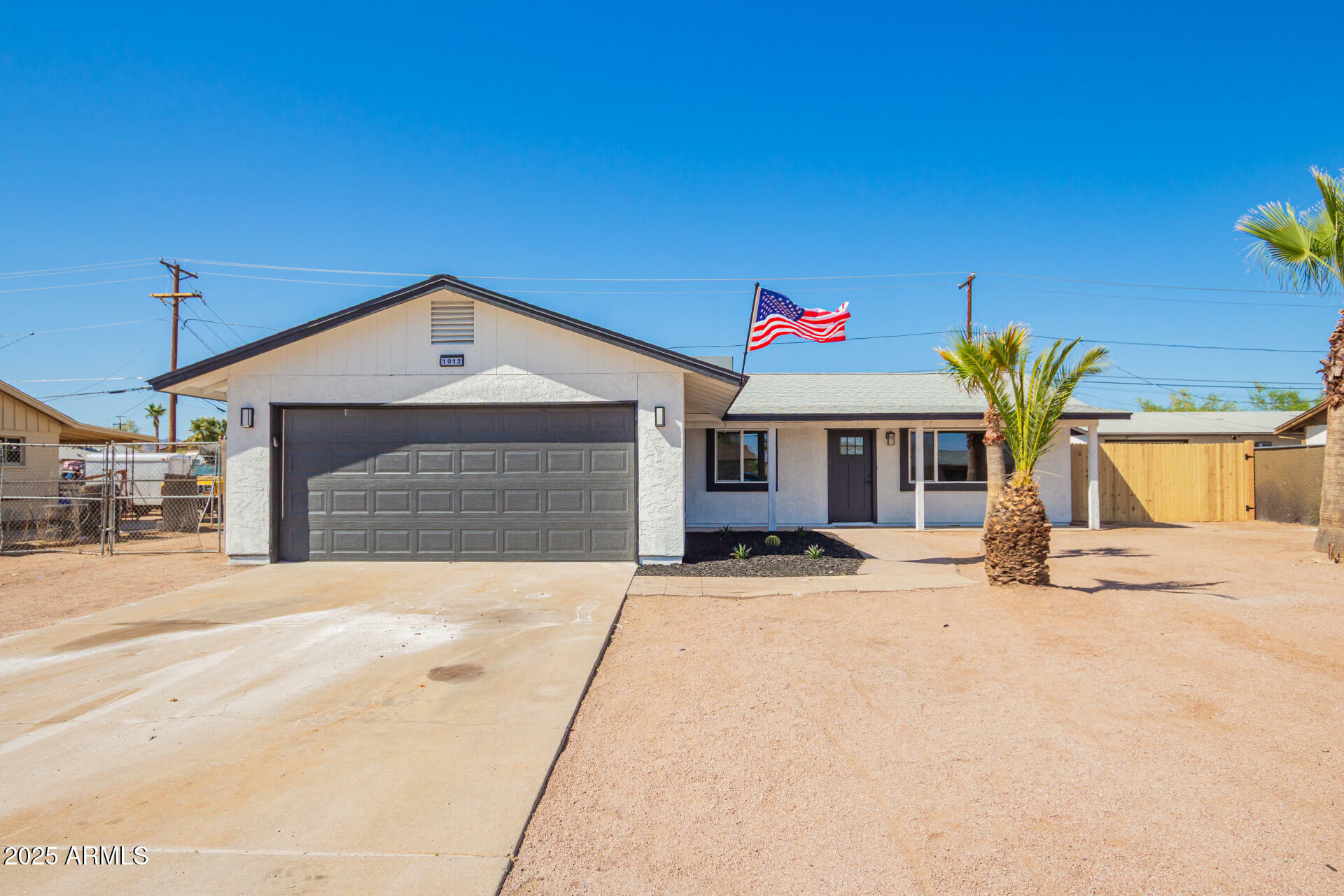 Property Photo: 1012 E Estevan Avenue AZ 85119
