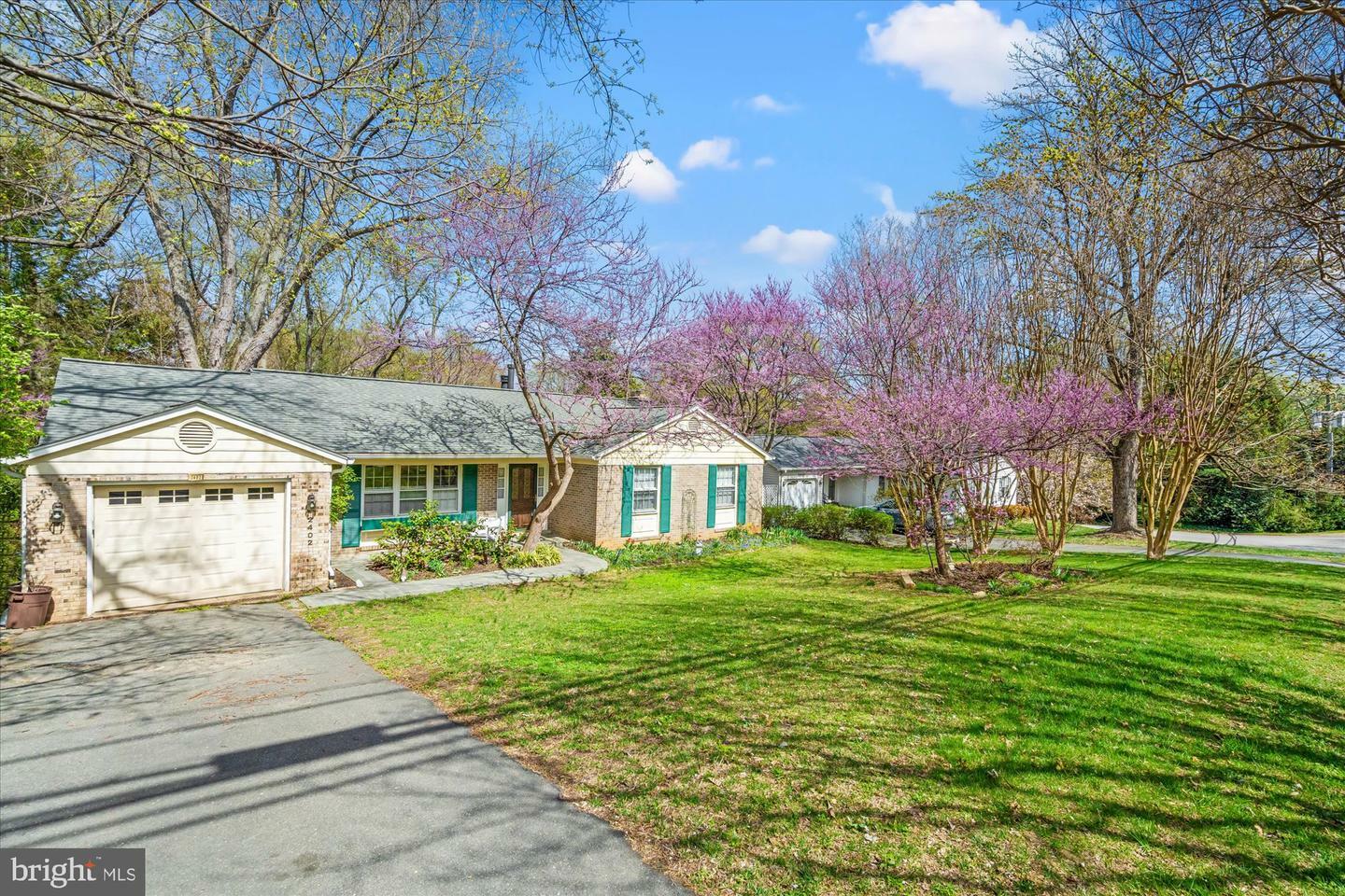 Property Photo: 2402 Popkins Lane VA 22306