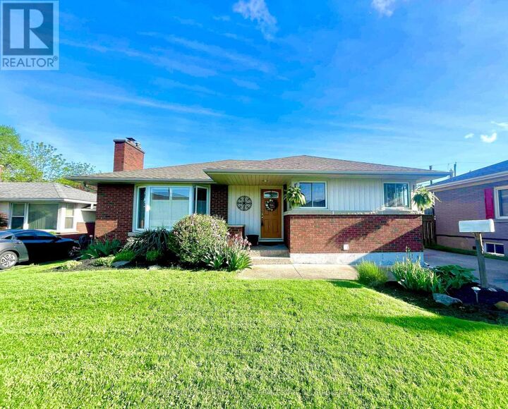Property Photo:  9 Meadowvale Drive  ON L2N 3Z6 