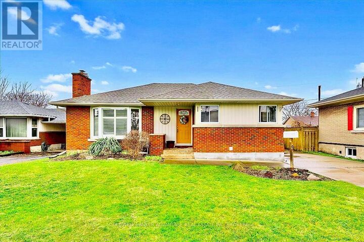 Photo de la propriété:  9 Meadowvale Drive  ON L2N 3Z6 