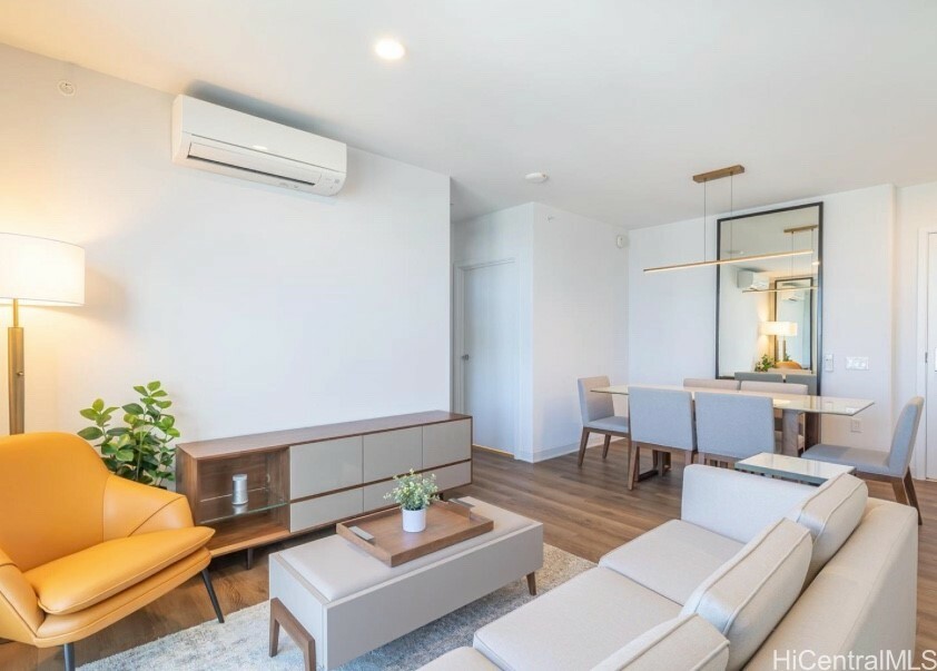 987 Queen Street 4103  Honolulu HI 96814 photo