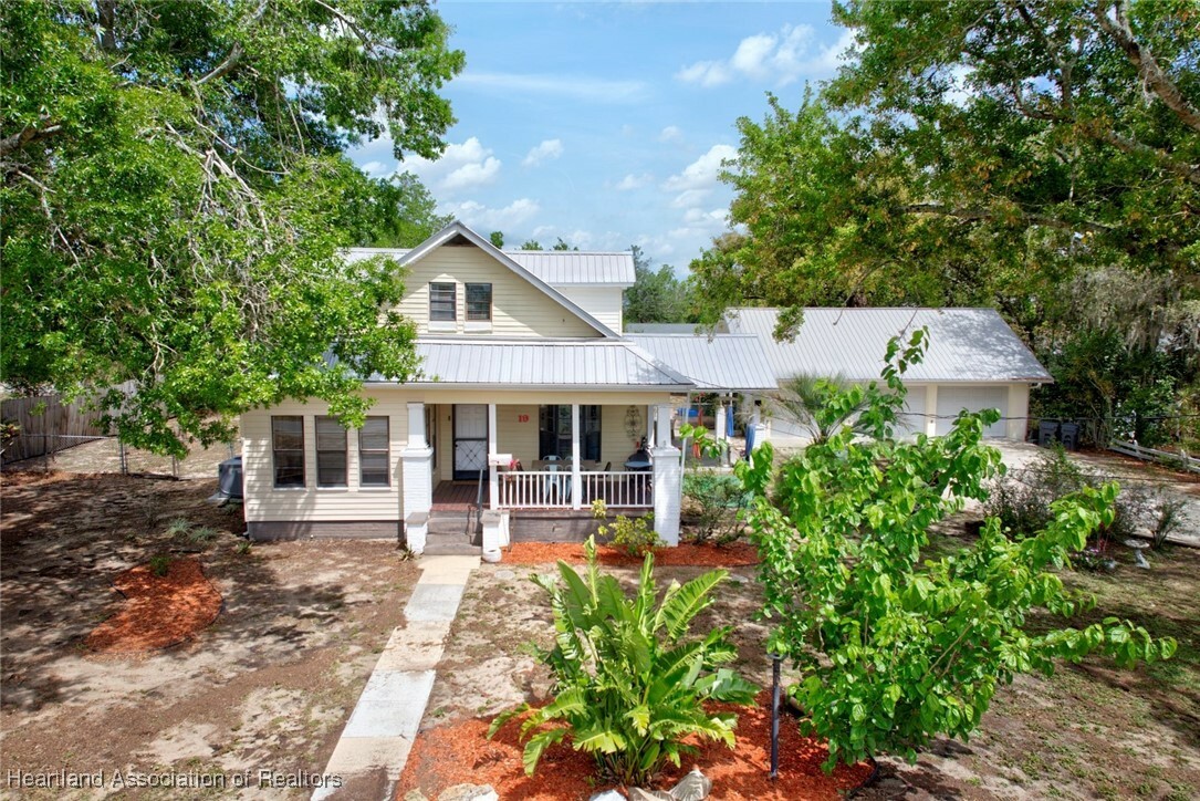 Property Photo: 19 E Kendall Boulevard FL 33825