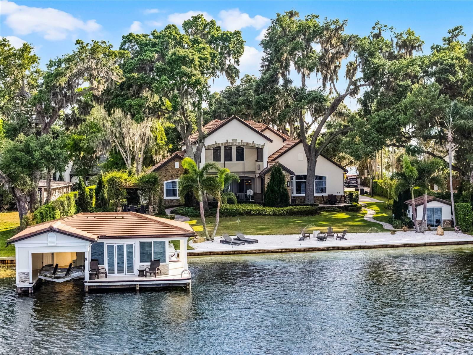 Property Photo: 805 W 2nd Avenue FL 34786