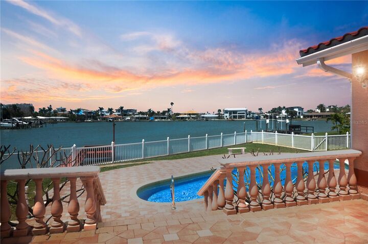 Property Photo:  320 Bath Club Blvd S  FL 33708 
