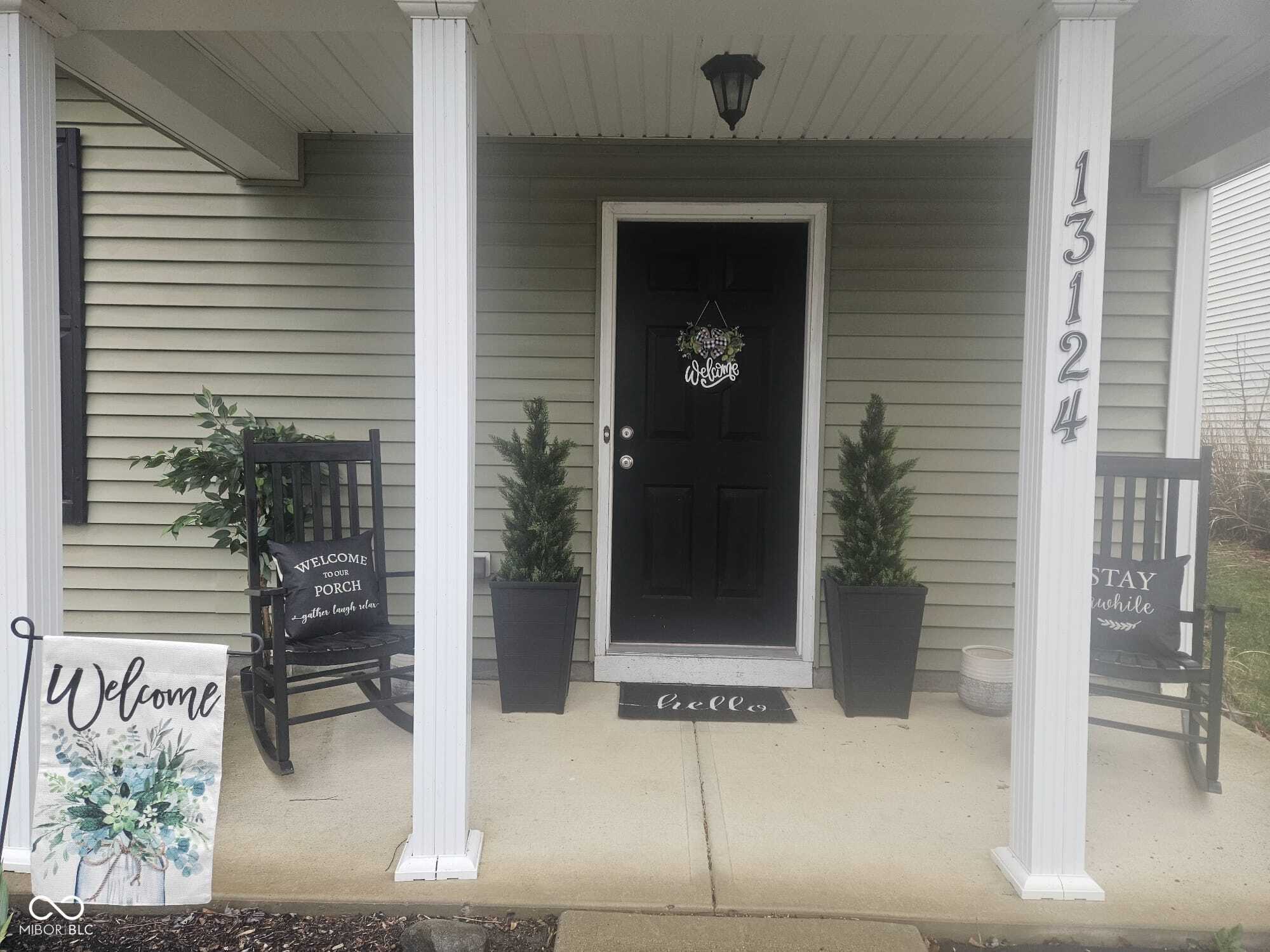 Property Photo: 13124 S Elster Way IN 46037