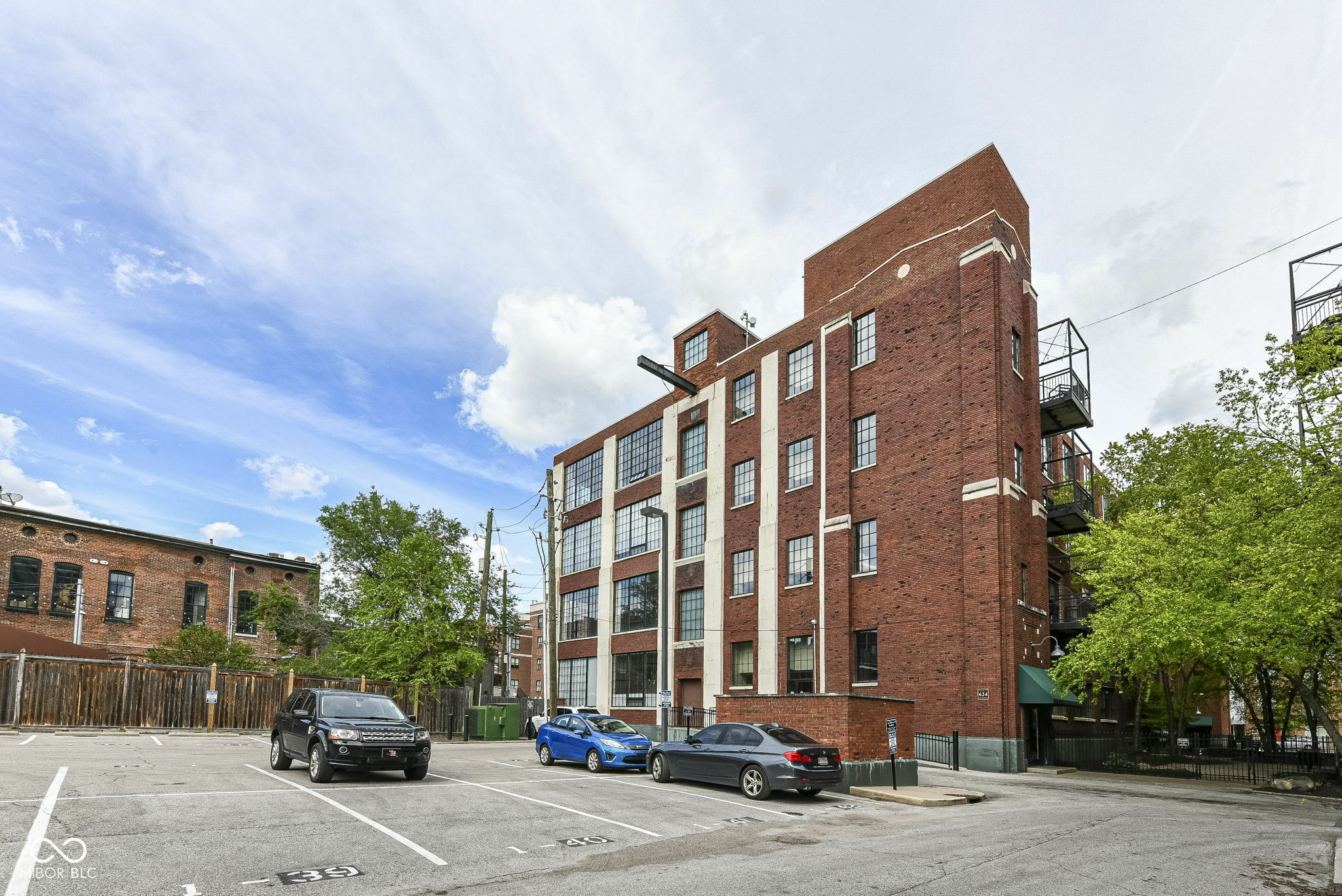 Property Photo: 624 E Walnut Street 21 IN 46204-1657