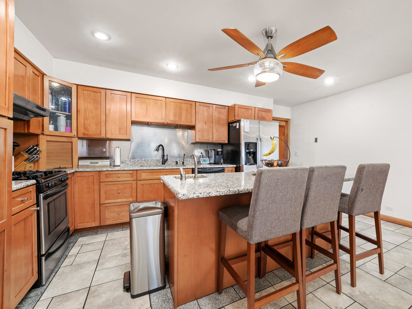 Property Photo: 2N144 La Londe Avenue IL 60148