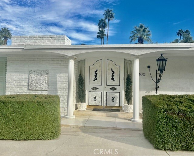 Property Photo:  300 S Patencio Road  CA 92262 