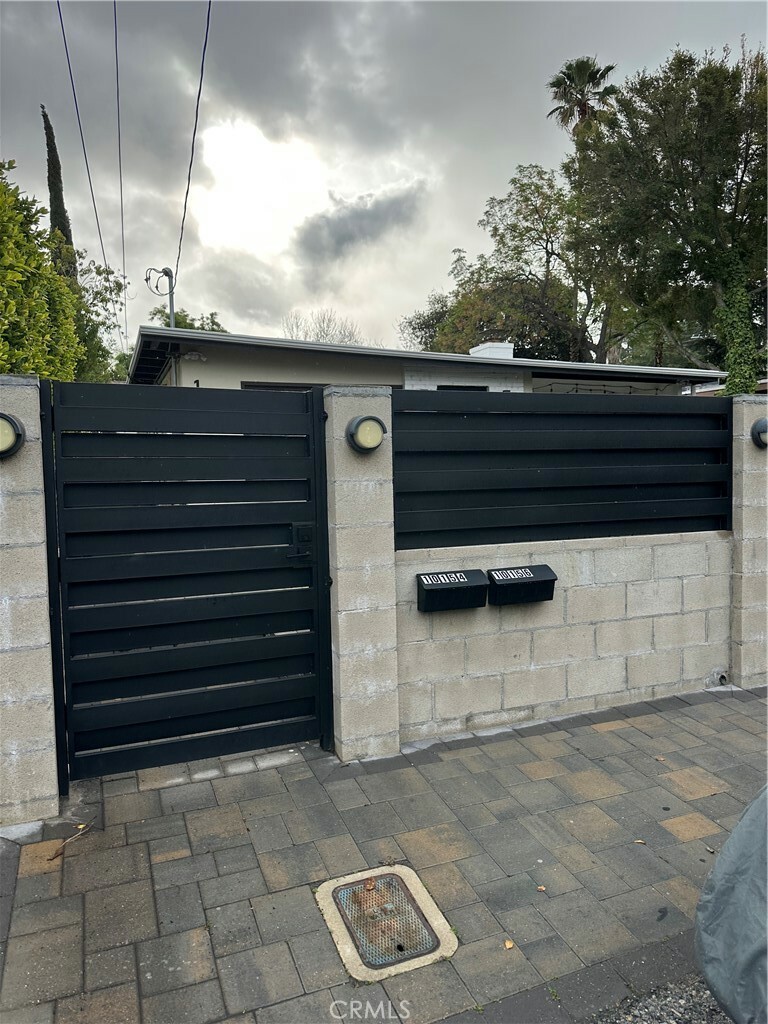 10156 Jardine Avenue  Sunland CA 91040 photo
