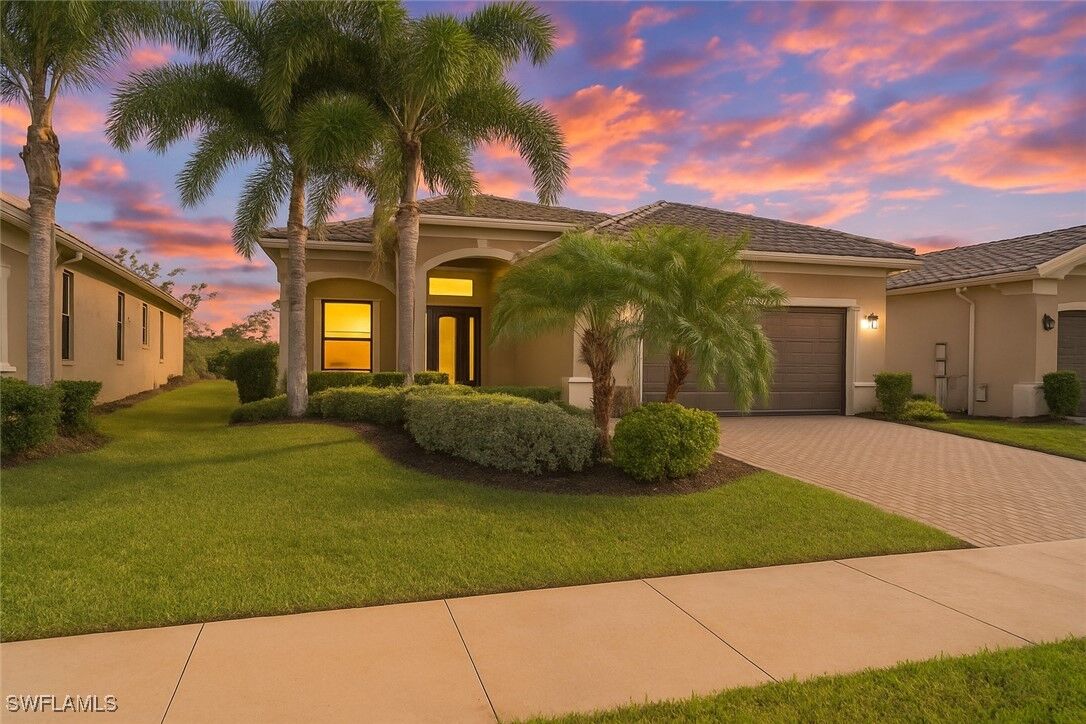 Property Photo: 2820 Cinnamon Bay Circle FL 34119