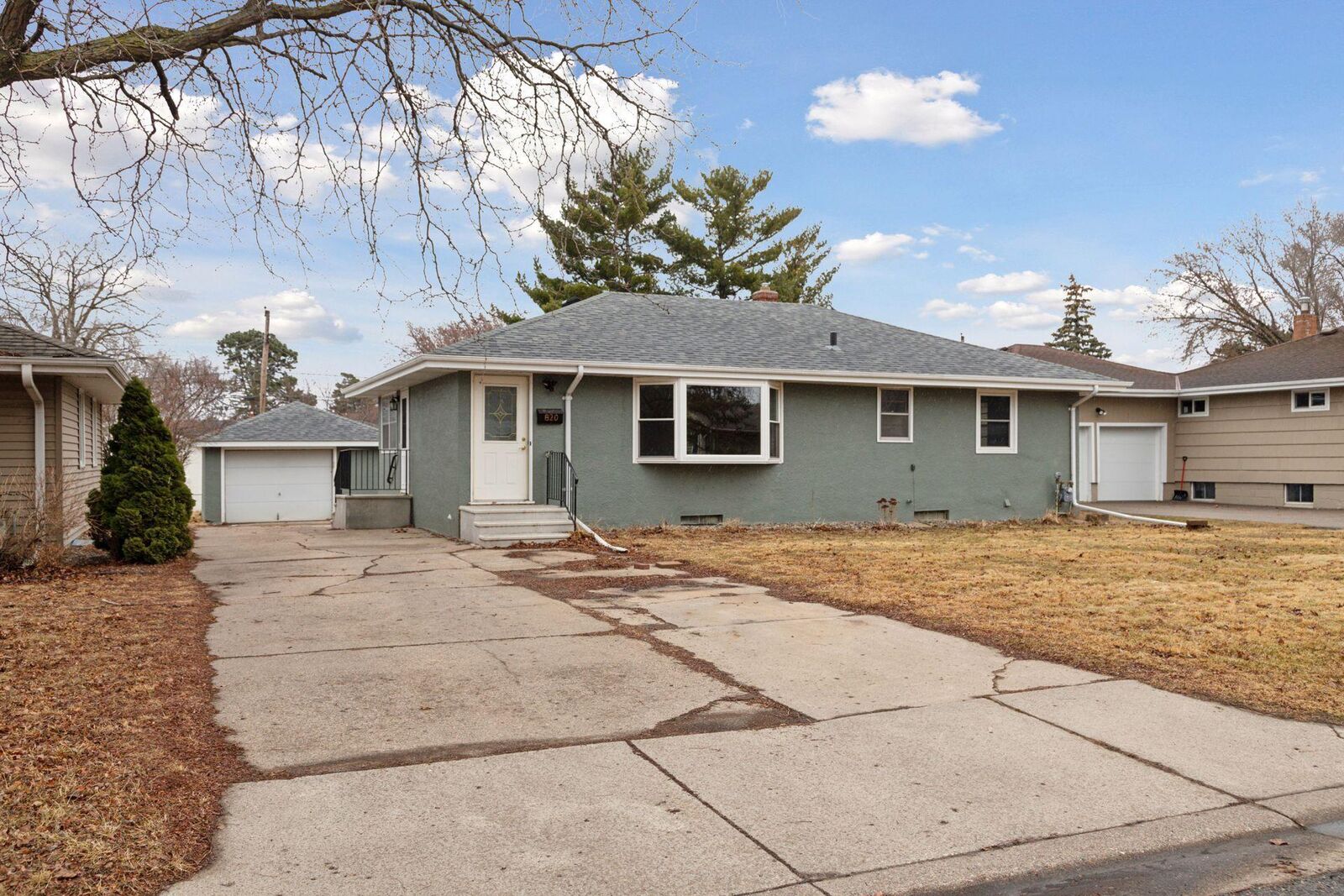 Property Photo:  820 21st Avenue N  MN 55075 