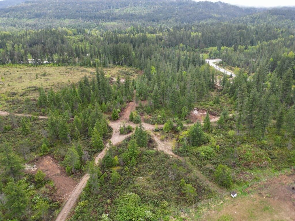 Property Photo: 4103 Balsam Way BC V0E 2J0