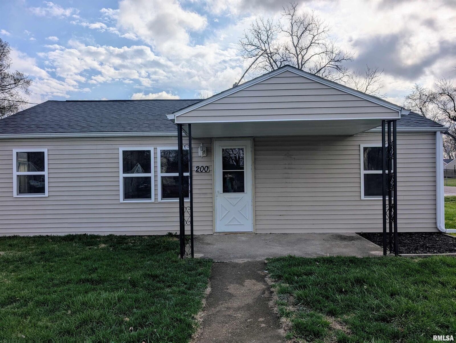 Property Photo:  200 Connecticut Street  IL 61571 