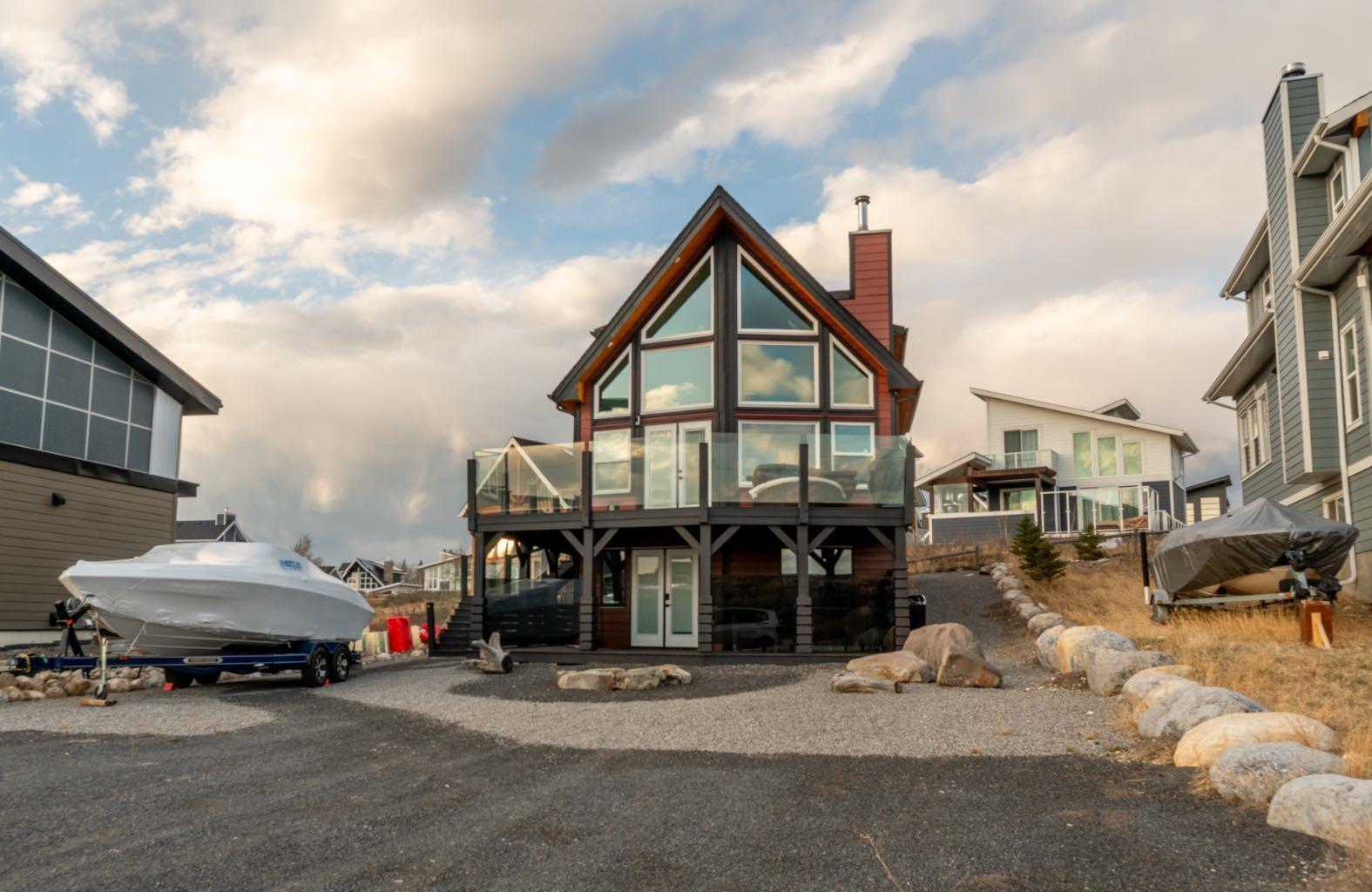 Property Photo:  456 Cottageclub Cove  AB T4C 1B1 