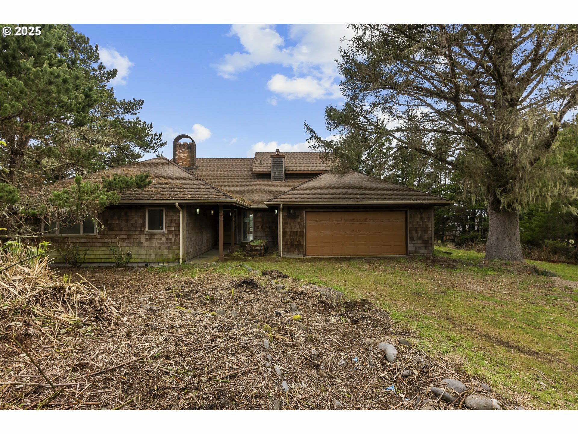 Property Photo: 89898 Manion Dr OR 97146