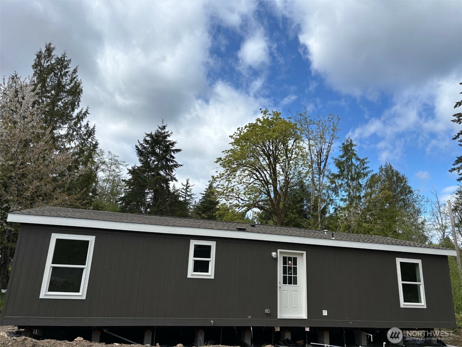 Property Photo: 131 E Kingston Way WA 98584
