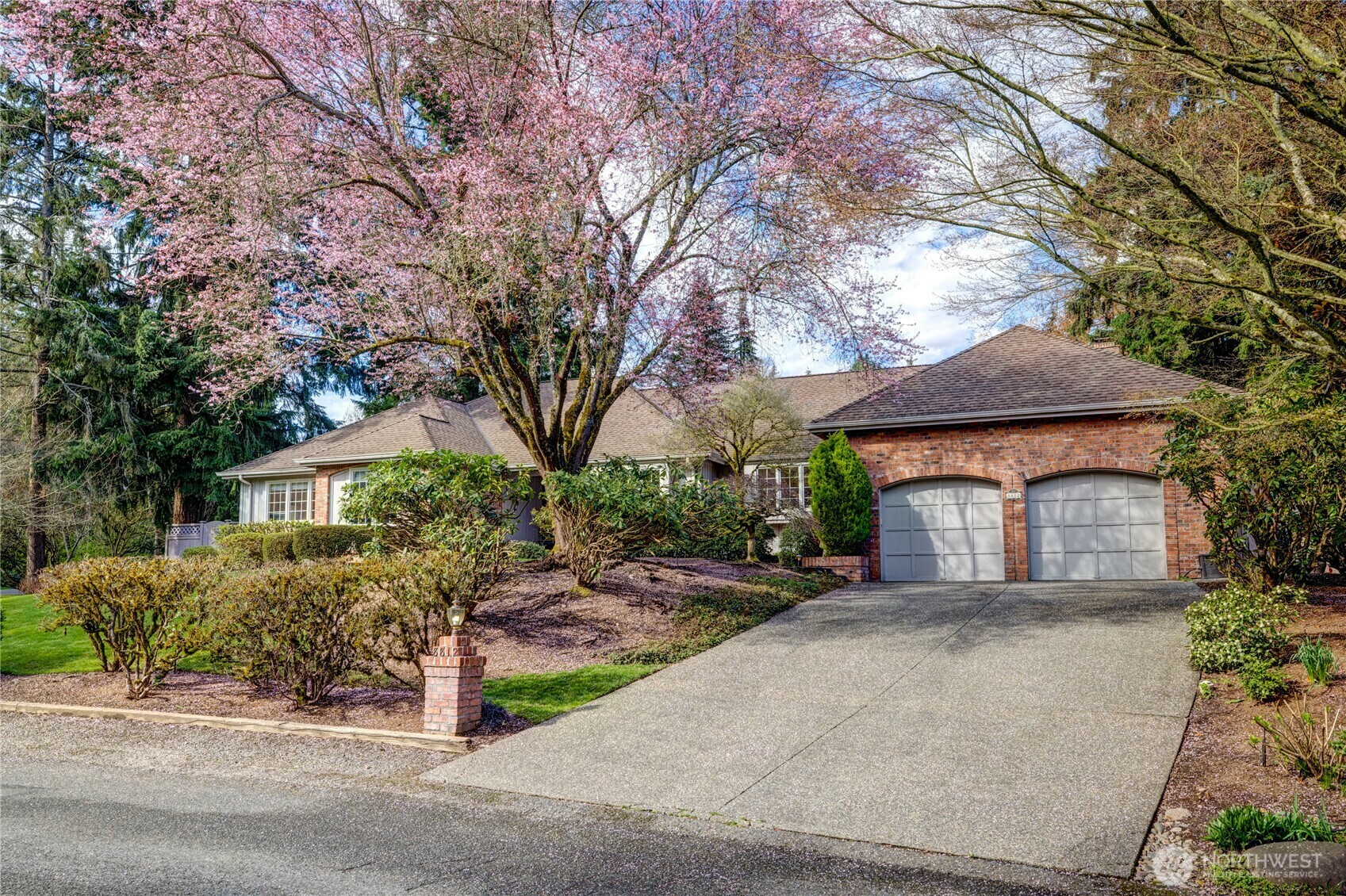 Property Photo: 8812 SE 74th Place WA 98040