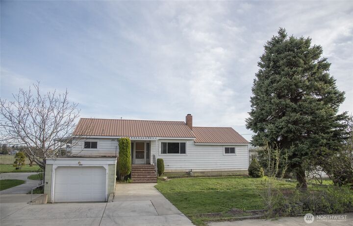 402 W Helena Avenue  Ellensburg WA 98926 photo