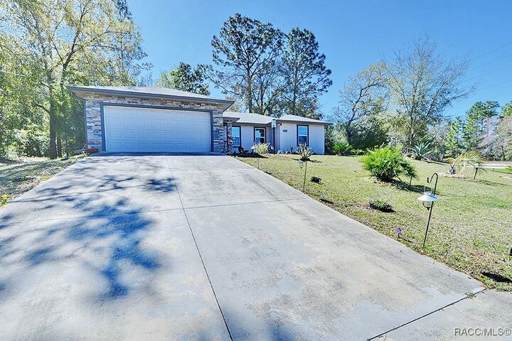 Property Photo: 2590 W Kraft Court FL 34434