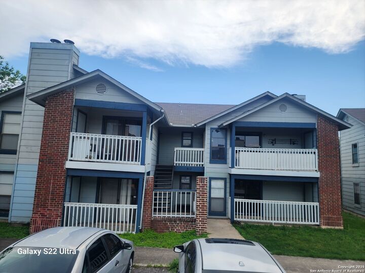 Property Photo: 812 Station St TX 78109