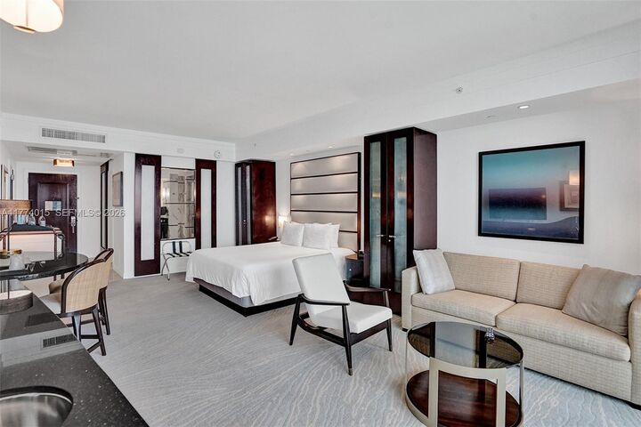 Property Photo:  4391 Collins Ave 913/914  FL 33140 