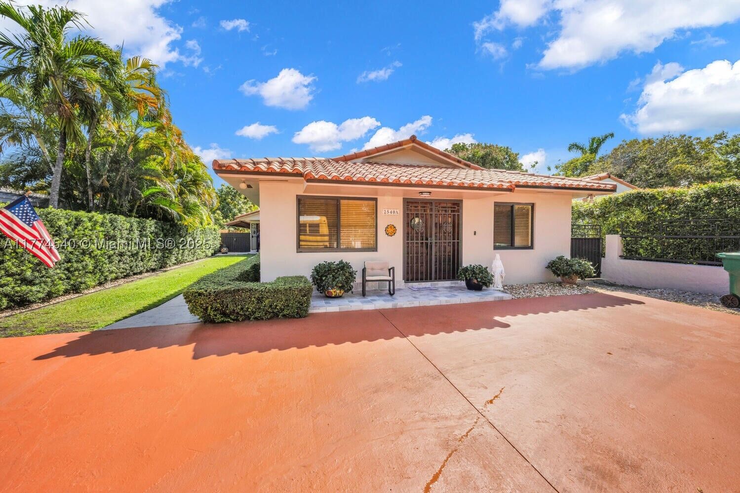 Property Photo:  2540 SW 11th St  FL 33135 