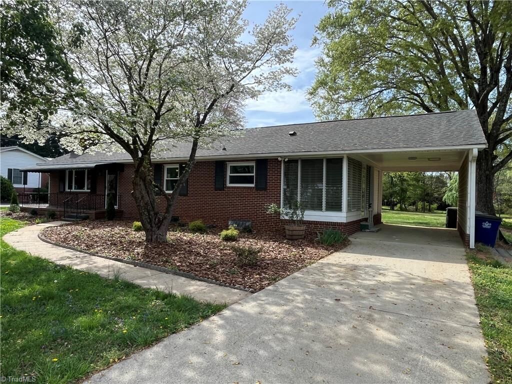 Property Photo: 4200 Glenn Hi Road NC 27107
