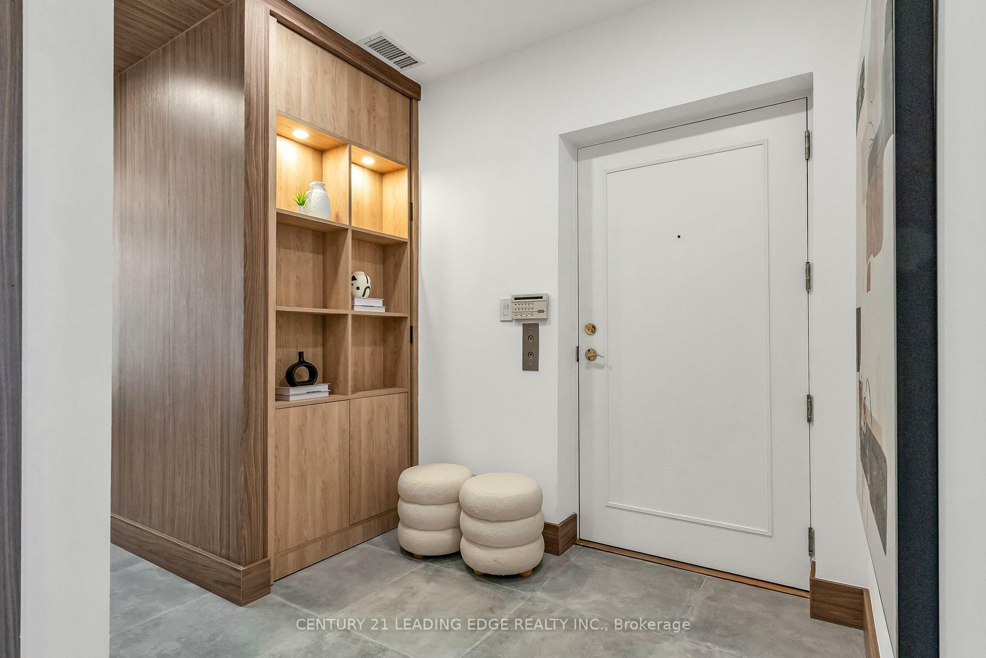 Property Photo: 1 Watergarden Way 208 ON M2K 2Z7