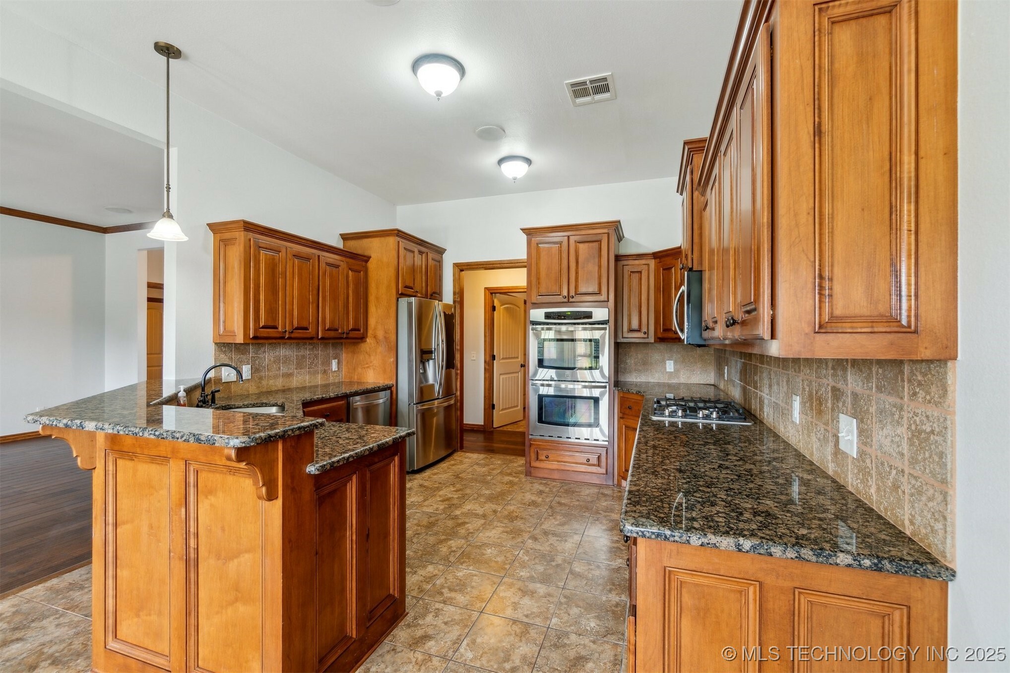 Property Photo: 917 Country Club Drive OK 74023