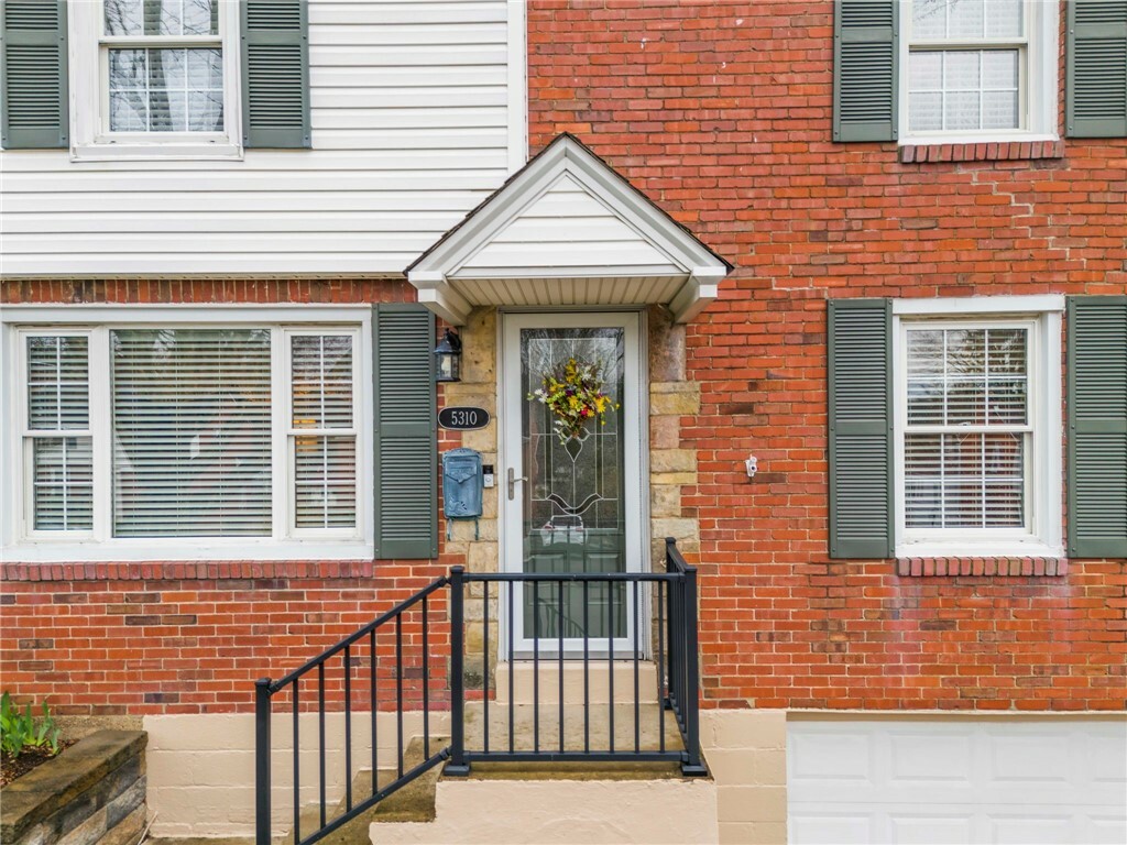 Property Photo: 5310 Greenridge Drive PA 15236