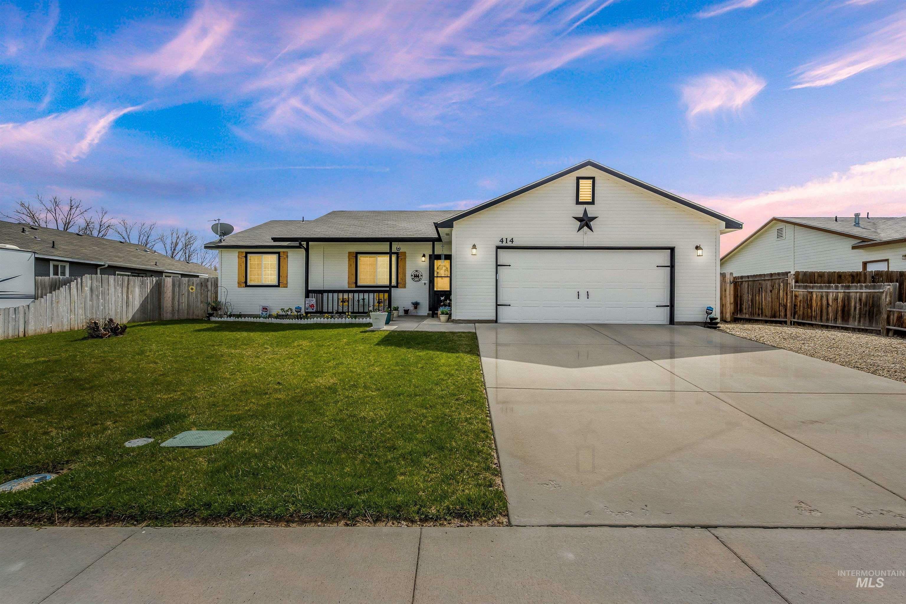 Property Photo: 414 Pine St ID 83655-5286