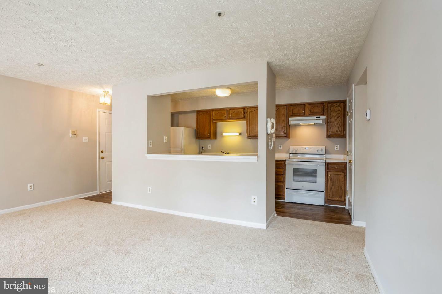 Property Photo: 1309 Greenbriar Circle 7-1309 MD 21208