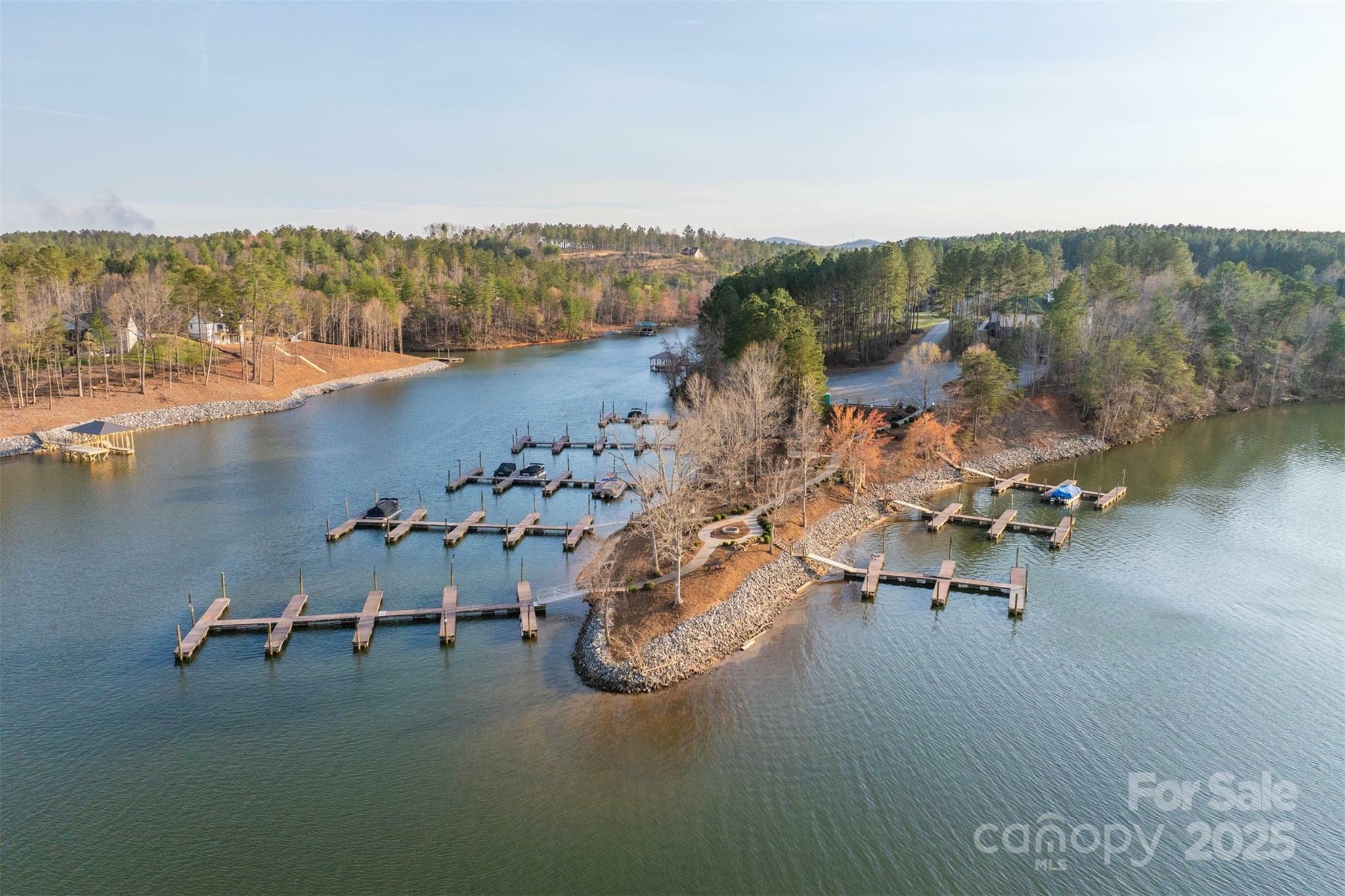Property Photo: 1672 W Paradise Harbor Drive NC 28612