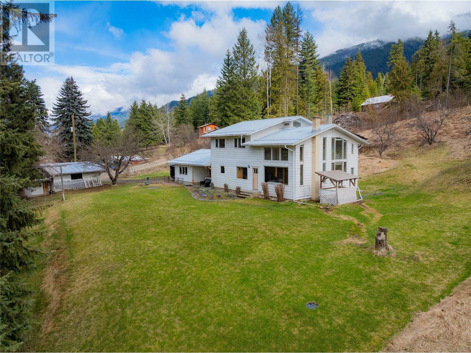 6943 Kanigan Road  Appledale BC V0G 2J0 photo