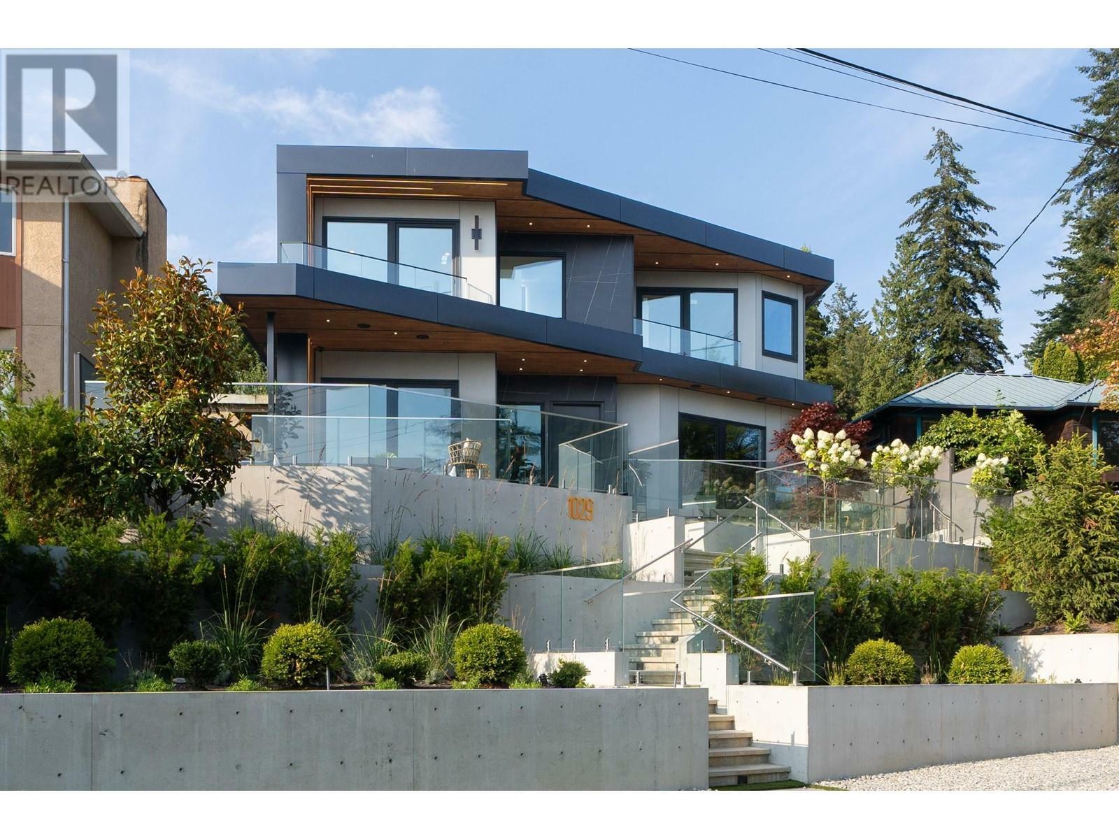 Property Photo: 1029 Esplanade Avenue BC V7T 1G2
