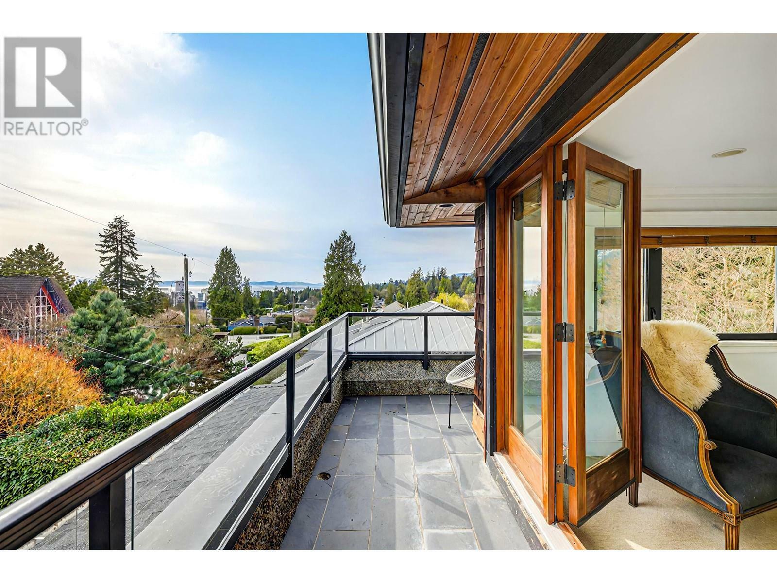 Property Photo: 1031 Inglewood Avenue BC V7T 1Y1