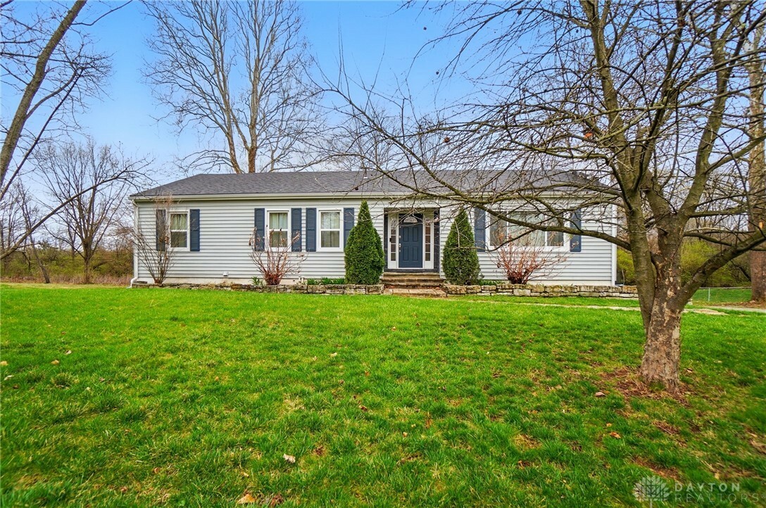 Property Photo:  1380 Old Country Lane  OH 45414 
