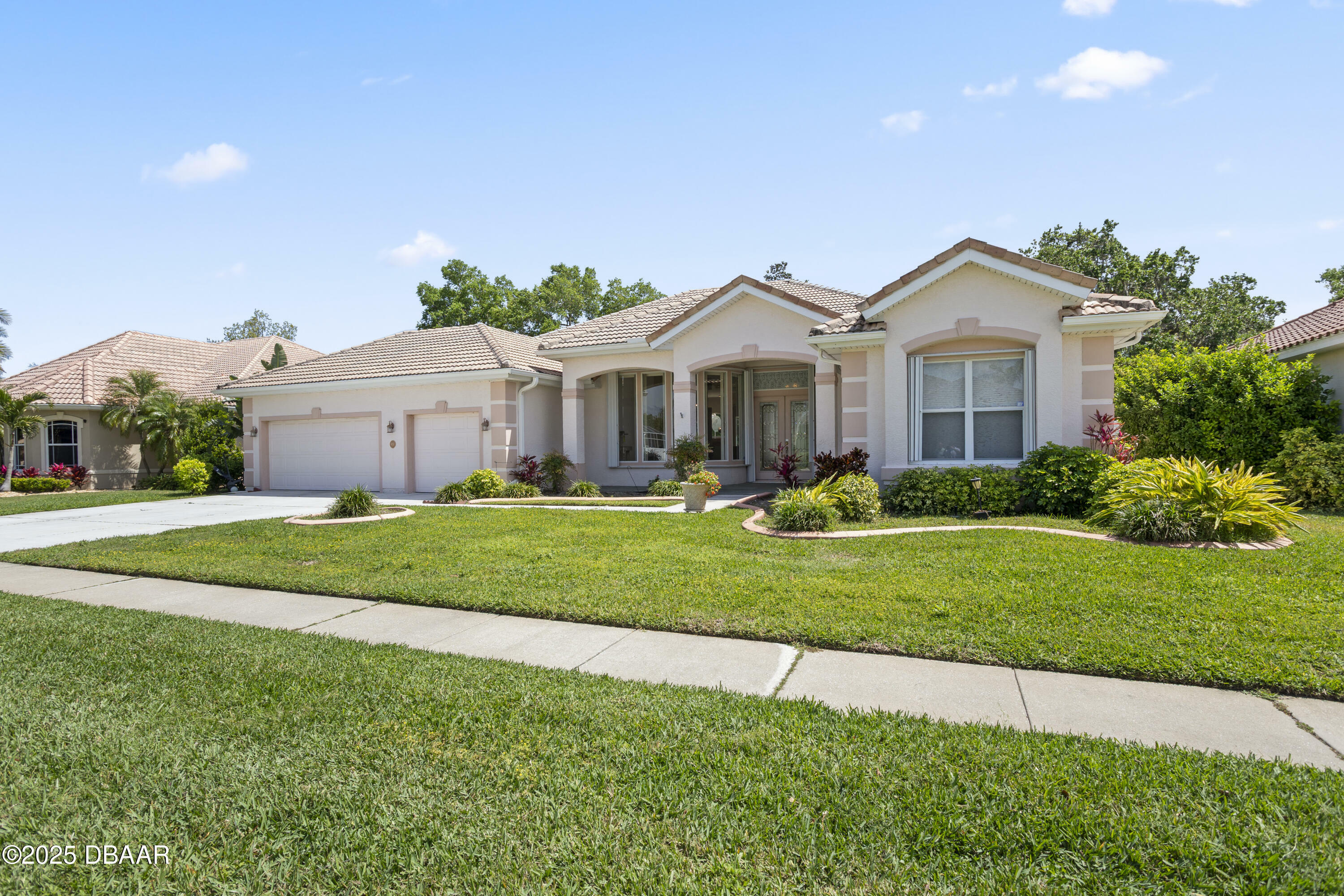 Property Photo: 6111 Oxbow Bend Lane FL 32128