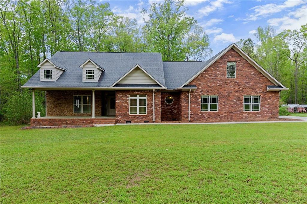 Property Photo: 204 Rollingwood Circle NW GA 30165