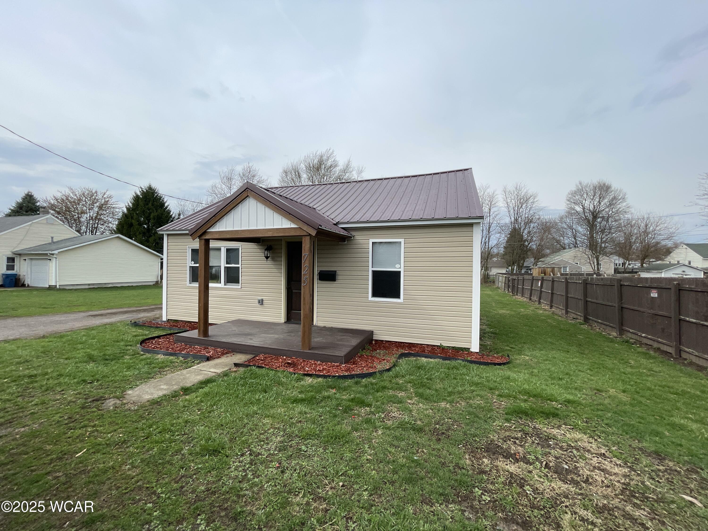 Property Photo:  725 Vernon St. Street  OH 43326 