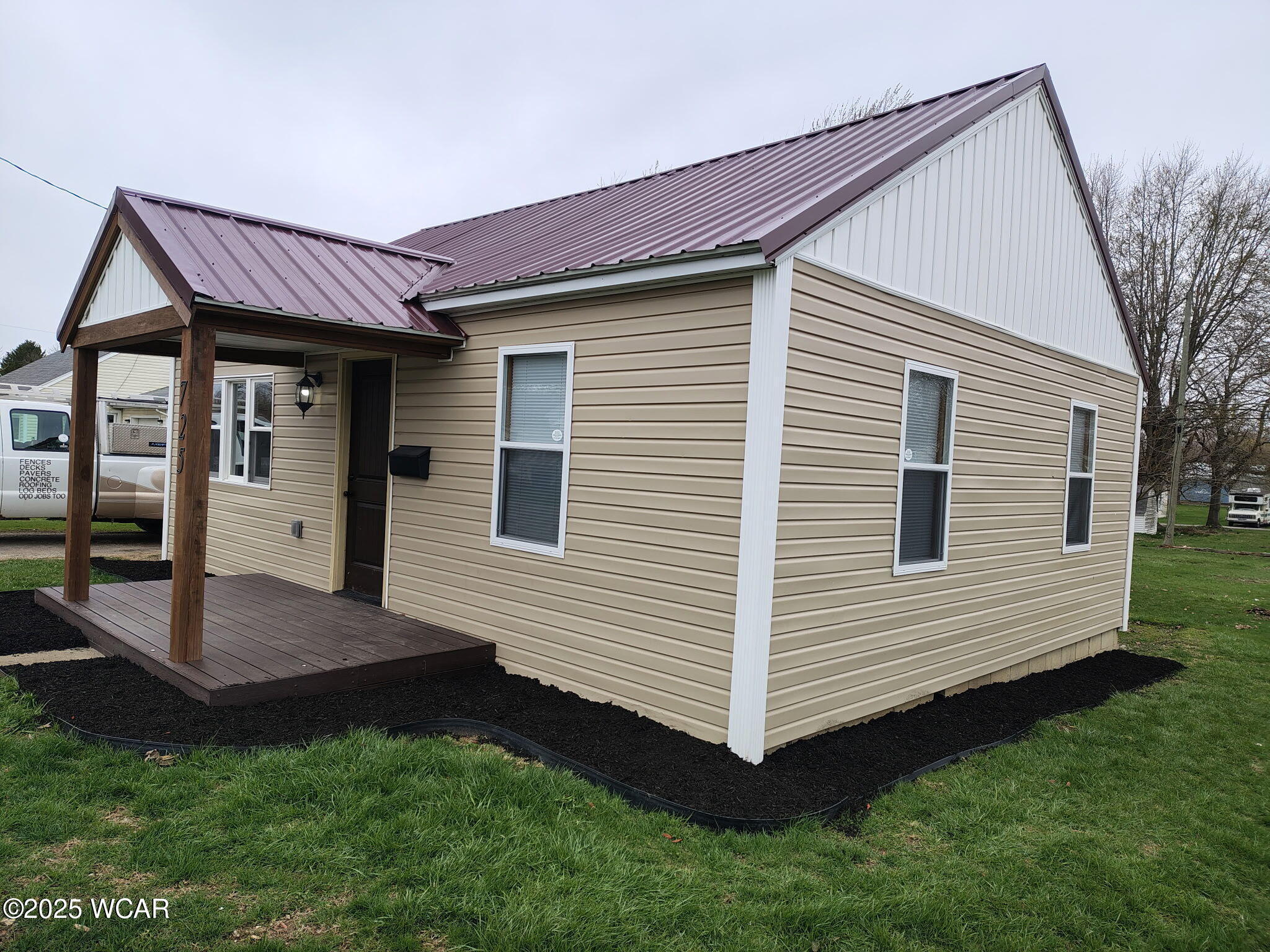 Property Photo:  725 Vernon St. Street  OH 43326 
