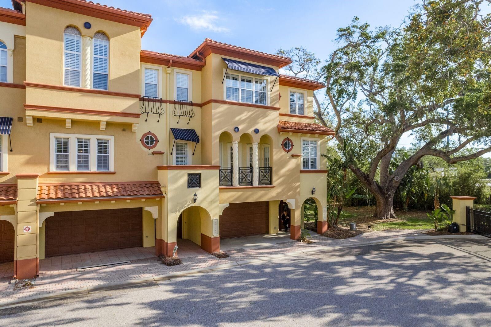 Property Photo:  264 Seagate Court  FL 34698 